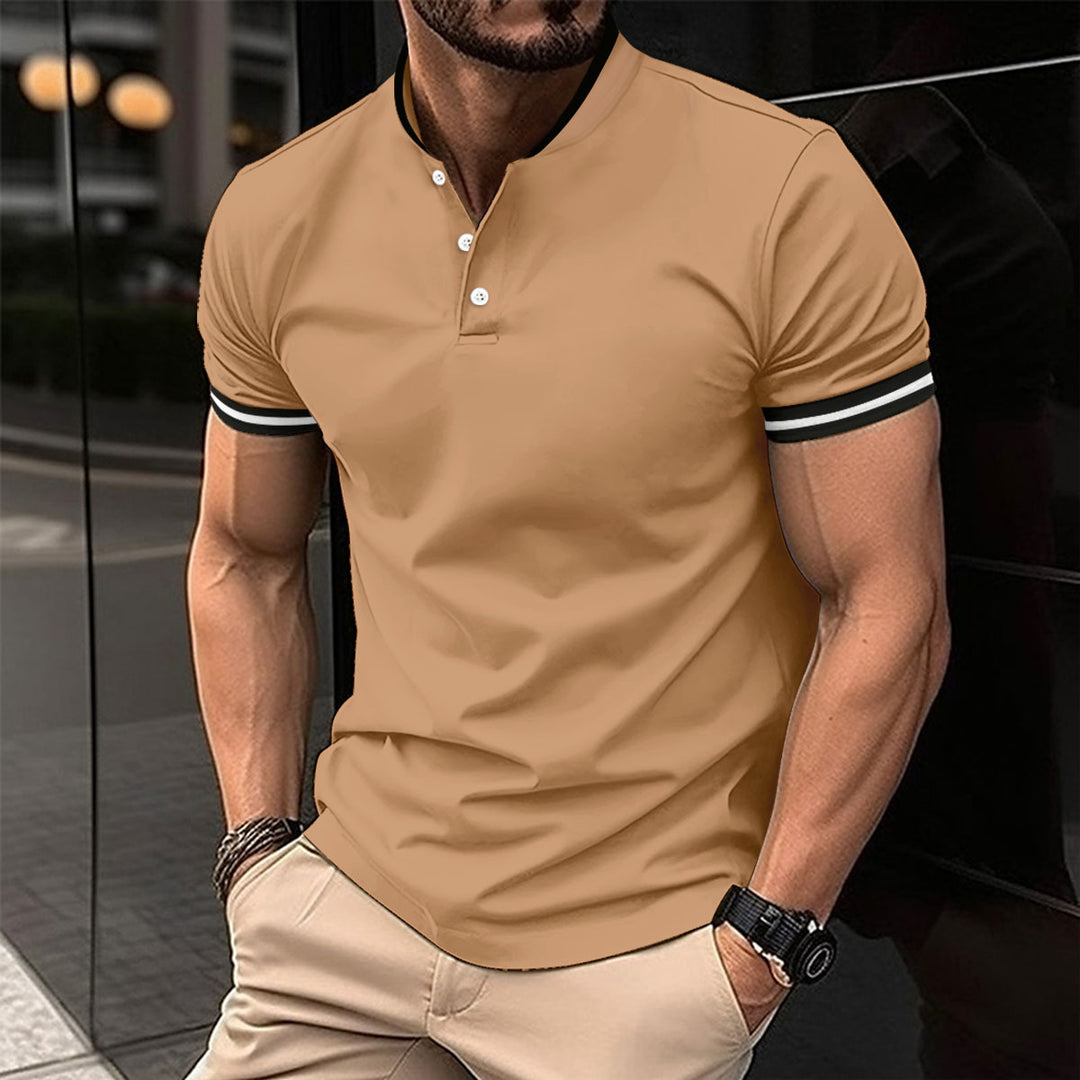 Herren poloshirt med modernt henley-krage och sportiga accenter Mirla-Eva Jonsson