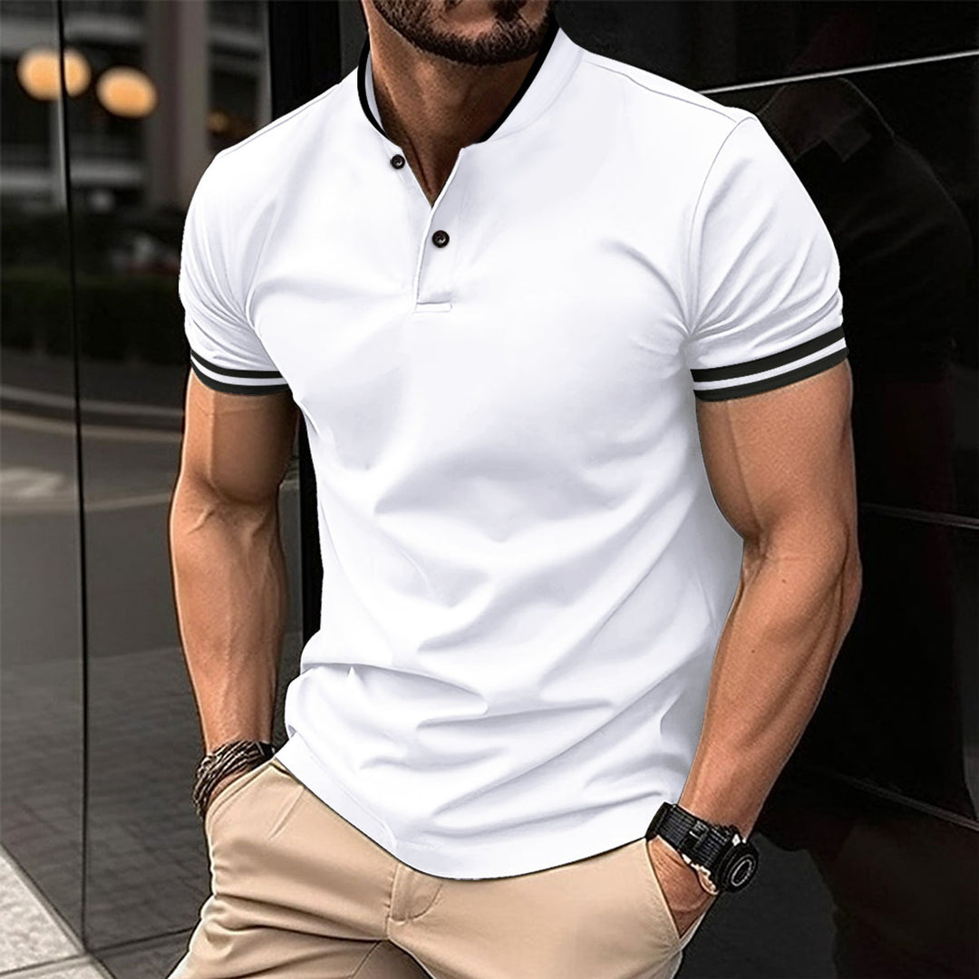 Herren poloshirt med modernt henley-krage och sportiga accenter Mirla-Eva Jonsson