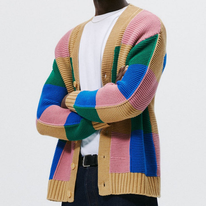 Herren randig stickad cardigan med färgglad blokkdesign Mirla-Eva Jonsson