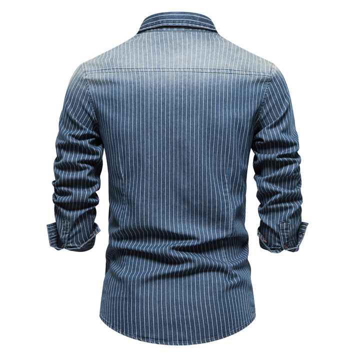 Herren rutskjorta i modern slim fit-stil med bröstfickor Mirla-Eva Jonsson