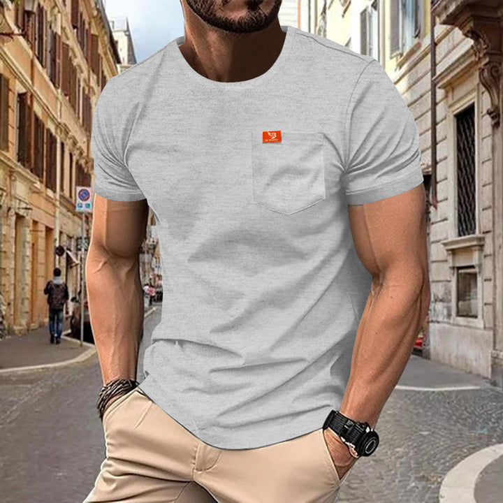 Herrens Premium Rundhals T-shirt med bröstficka Mirla-Eva Jonsson