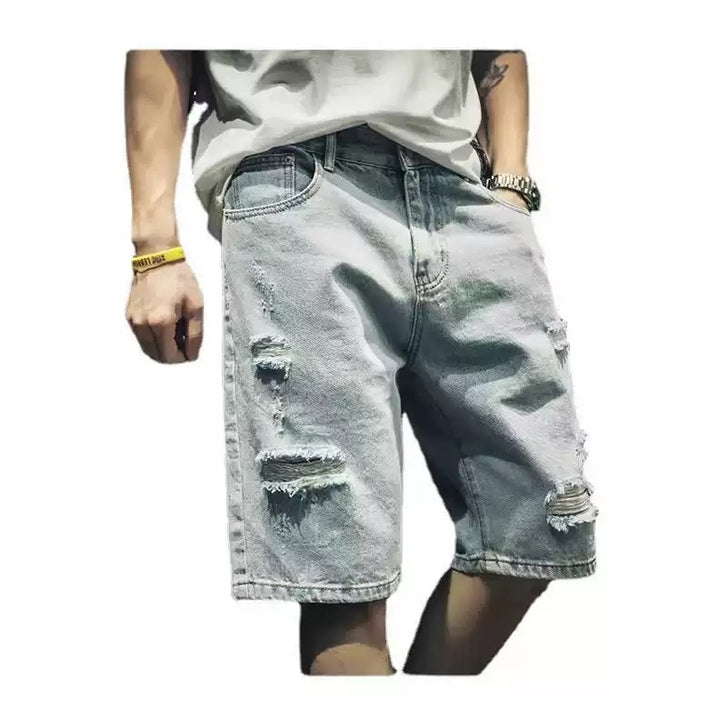 Herrens avslappnad förstörd denimshorts med moderna detaljer och bekväm passform Mirla-Eva Jonsson