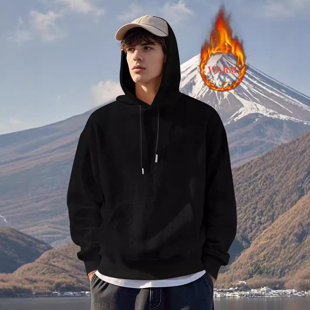 Herrens avslappnad hoodie med praktiska fickor och varmt fleecefoder Mirla-Eva Jonsson