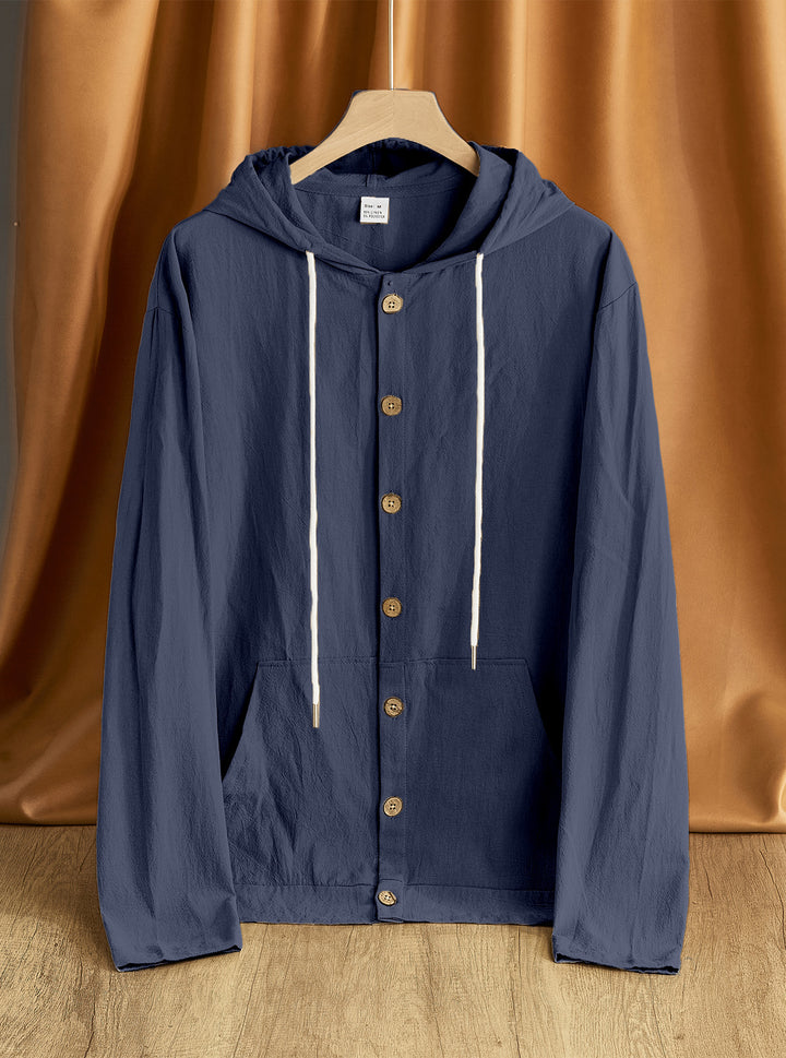 Herrens avslappnad hoodie med strukturerad design och träknappar Mirla-Eva Jonsson