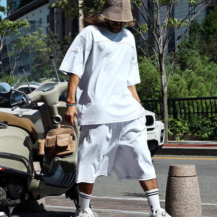 Herrens avslappnad kortärmad T-shirt med oversized passform och bekväma byxor Mirla-Eva Jonsson