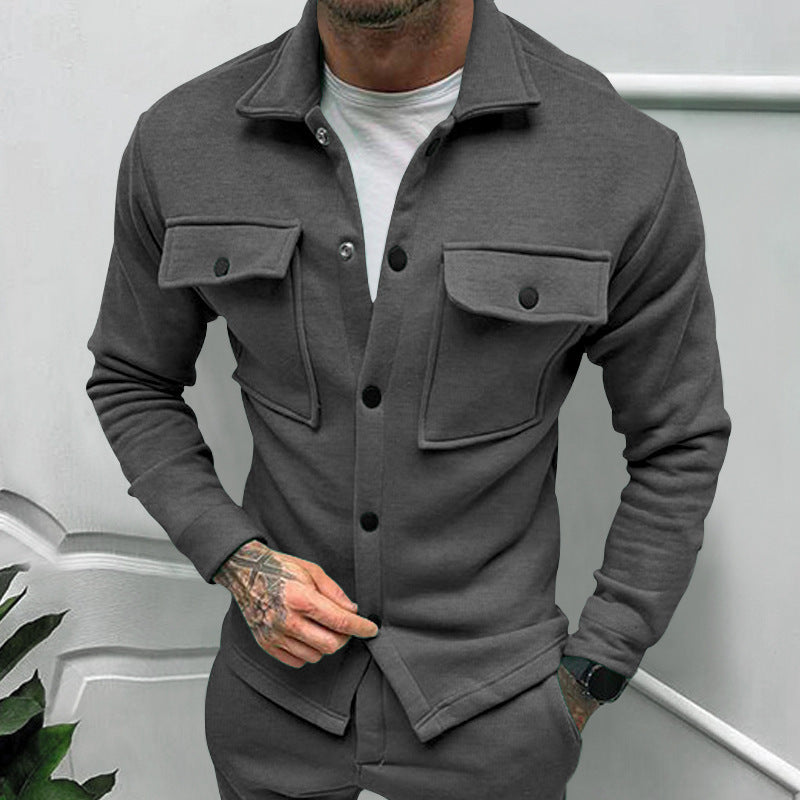 Herrens avslappnad overshirt-jacka med stora bröstfickor och modern design Mirla-Eva Jonsson