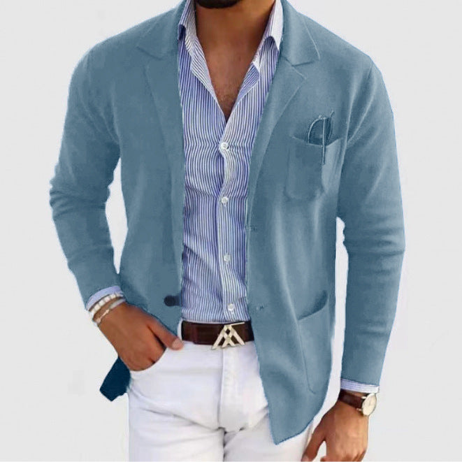 Herrens avslappnad stickad kavaj med praktiska fickor och bekväm passform Mirla-Eva Jonsson