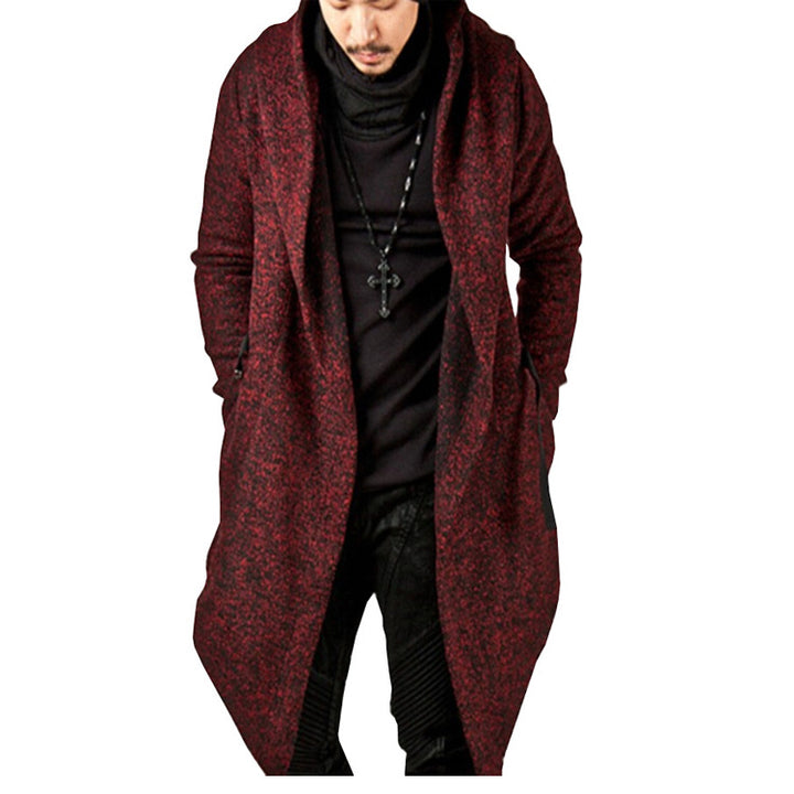 Herrens avslappnad strickkappa med uttrycksfull design och huva Eva Jonsson-Eva Jonsson
