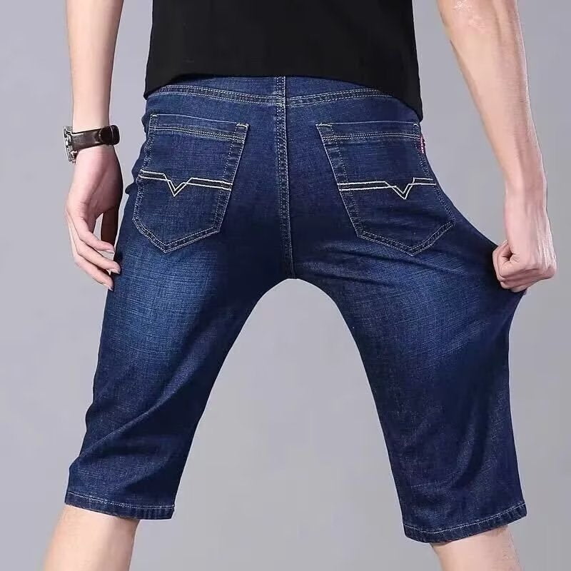 Herrens avslappnade denimshorts med lös passform och praktiska fickor Mirla-Eva Jonsson