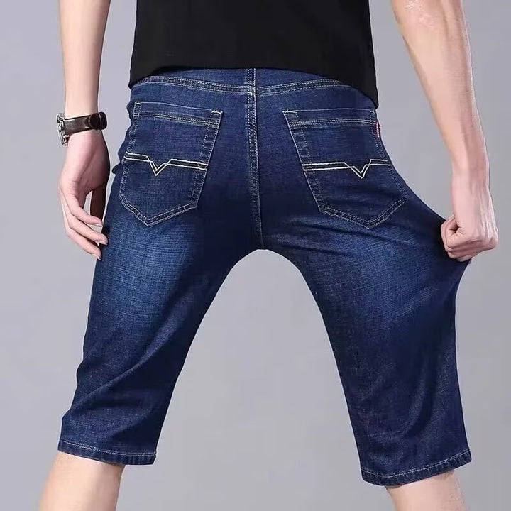 Herrens avslappnade denimshorts med lös passform och praktiska fickor Mirla-Eva Jonsson