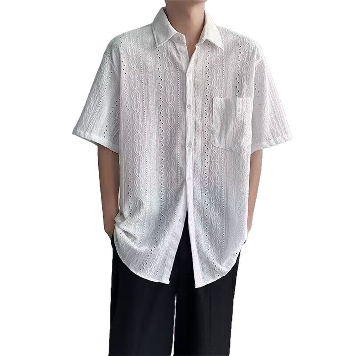 Herrens avslappnade kortärmad skjorta med fina spetsdetaljer Mirla-Eva Jonsson