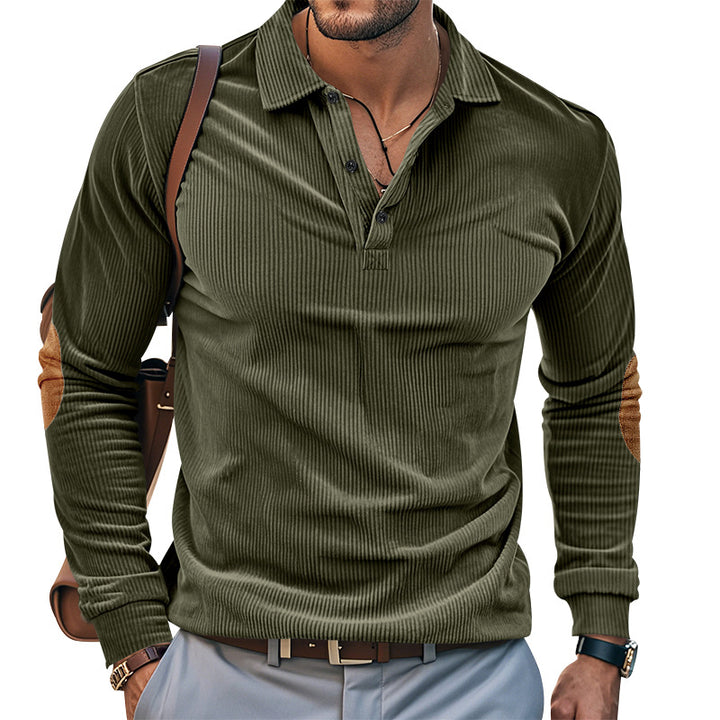 Herrens avslappnade långärmad Henley-T-shirt med strukturerad ribbväv och kontrasterande armbågsfläckar Mirla-Eva Jonsson