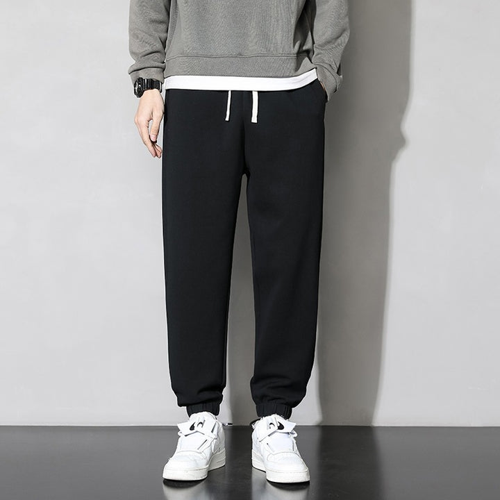 Herrens avslappnade sweatsbyxor med elastisk midja och sidofickor Mirla-Eva Jonsson