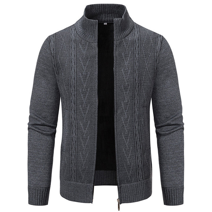 Herrens cardigan med modern flätmönster och hög ståkrage Eva Jonsson-Eva Jonsson