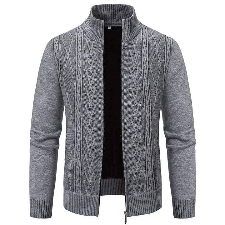 Herrens cardigan med modern flätmönster och hög ståkrage Eva Jonsson-Eva Jonsson