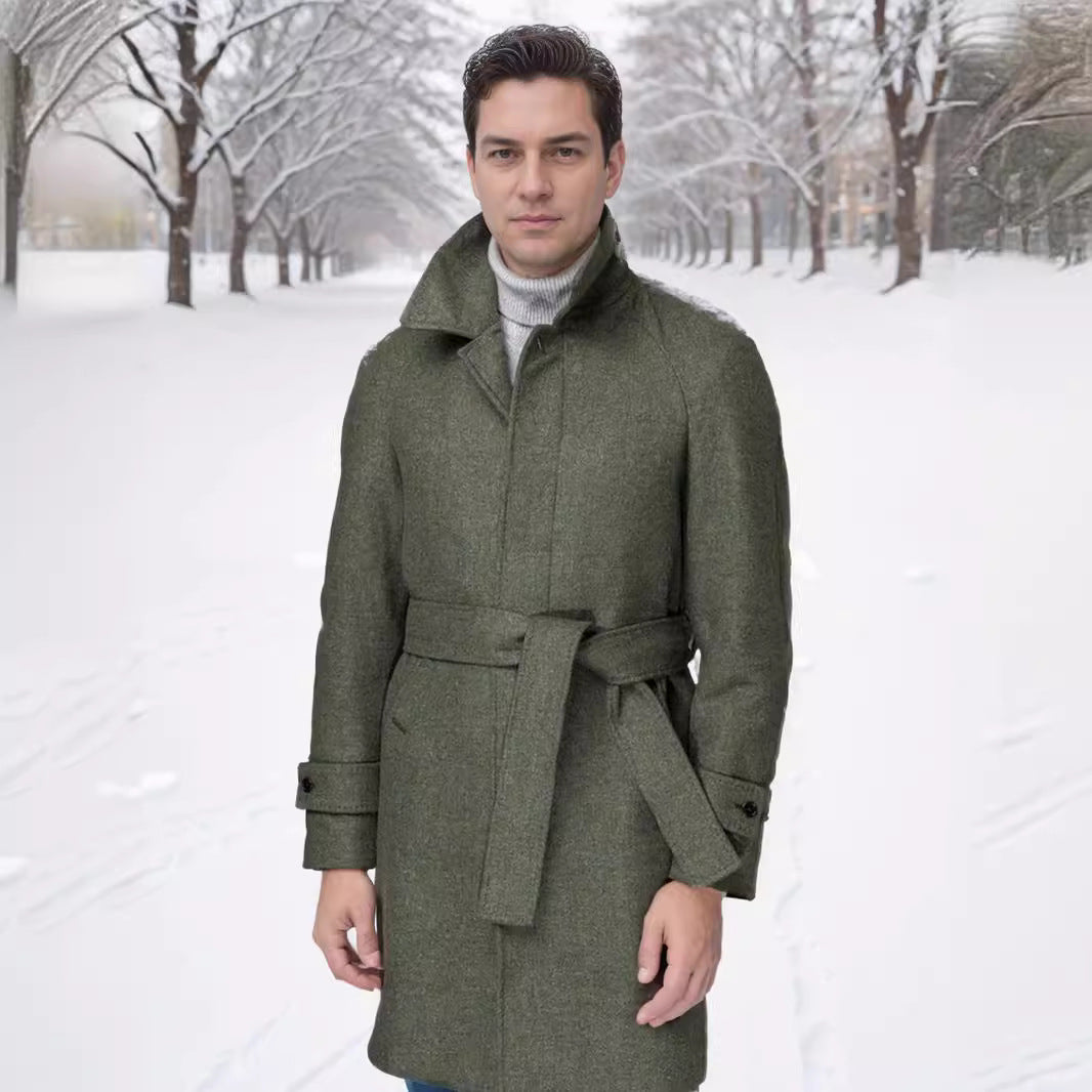 Herrens elegant och figursydd trenchcoat i högkvalitativ ull Mirla-Eva Jonsson