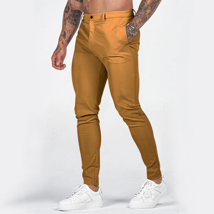 Herrens elegant slim-fit chinos med elastisk midja och praktiska fickor Mirla-Eva Jonsson