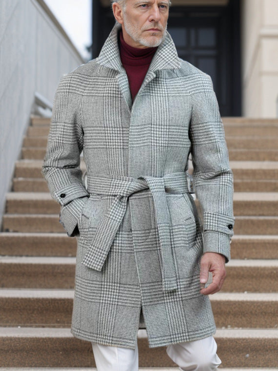 Herrens elegant trench coat med modernt rutmönster och midjebälte Eva Jonsson-Eva Jonsson