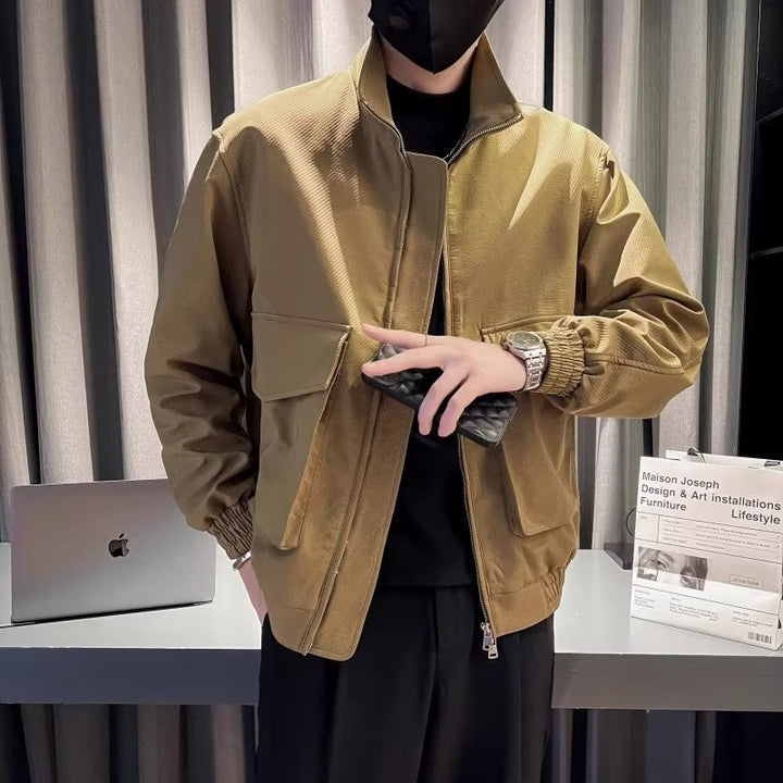 Herrens fashionabla overgangsjacka med praktiska fickor och elastiska manschetter Mirla-Eva Jonsson