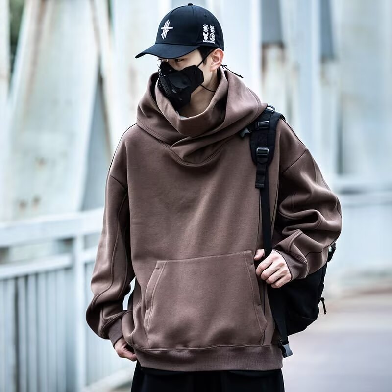 Herrens futuristisk hoodie med hög krage och praktiska fickor Eva Jonsson-Eva Jonsson