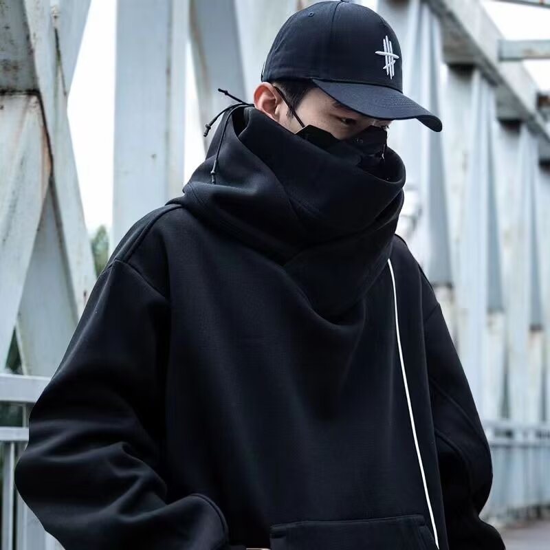 Herrens futuristisk hoodie med hög krage och praktiska fickor Eva Jonsson-Eva Jonsson