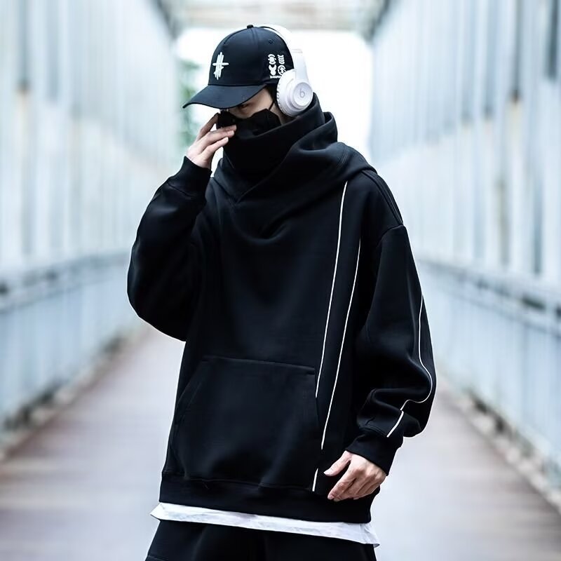 Herrens futuristisk hoodie med hög krage och praktiska fickor Eva Jonsson-Eva Jonsson