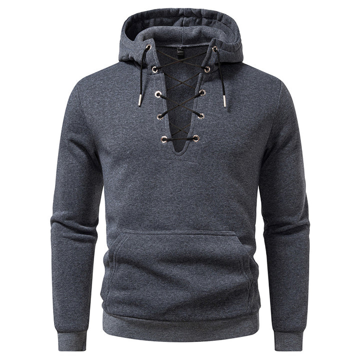 Herrens hoodie med moderiktig snördesign Mirla-Eva Jonsson