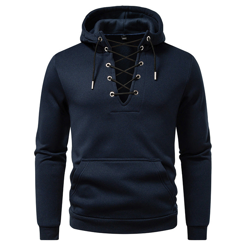 Herrens hoodie med moderiktig snördesign Mirla-Eva Jonsson