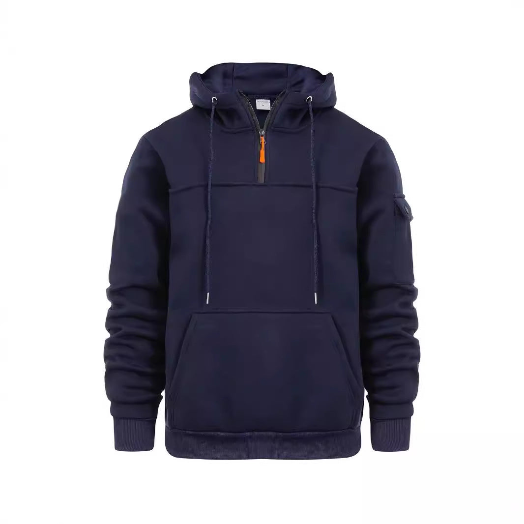 Herrens hoodie med praktiska fickor från Mirla-Eva Jonsson