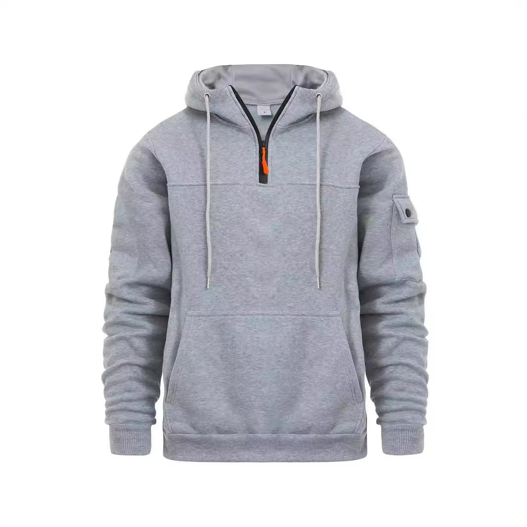 Herrens hoodie med praktiska fickor från Mirla-Eva Jonsson