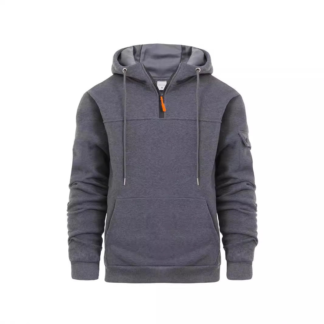 Herrens hoodie med praktiska fickor från Mirla-Eva Jonsson