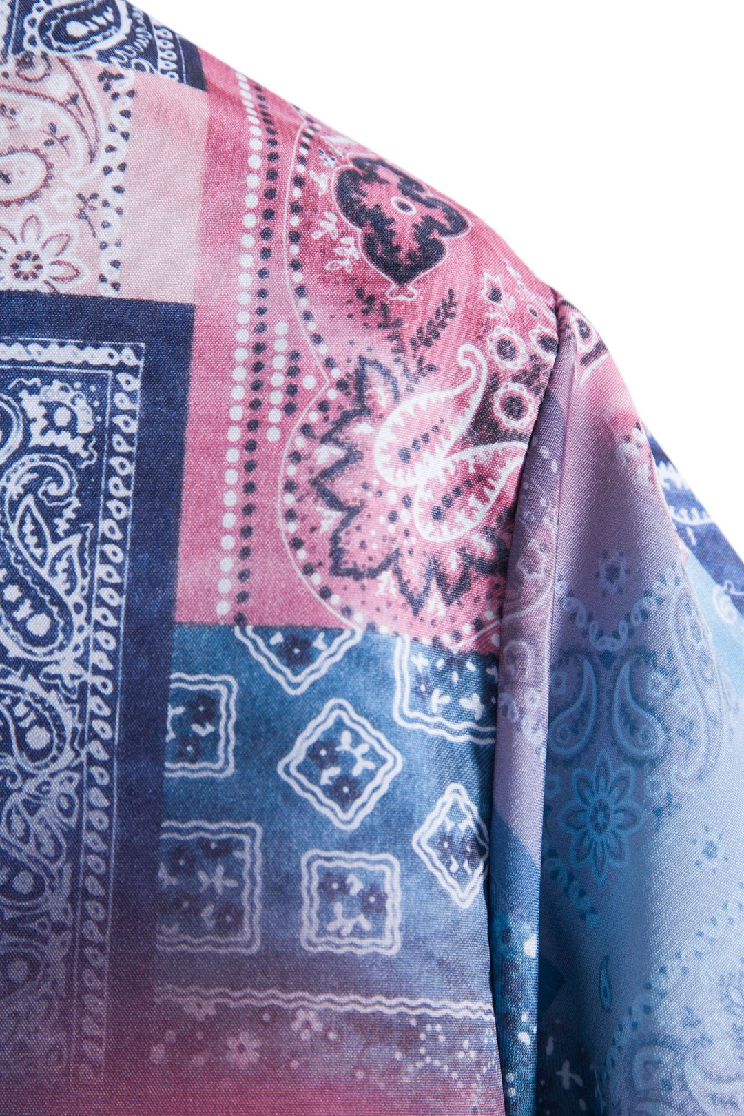Herrens kortärmad skjorta i kreativ bandana-design med stilig ståkrage Mirla-Eva Jonsson