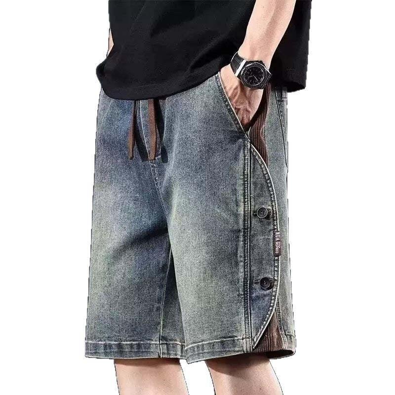 Herrens lösa denimshorts med knälång passform och justerbar dragsko Mirla-Eva Jonsson