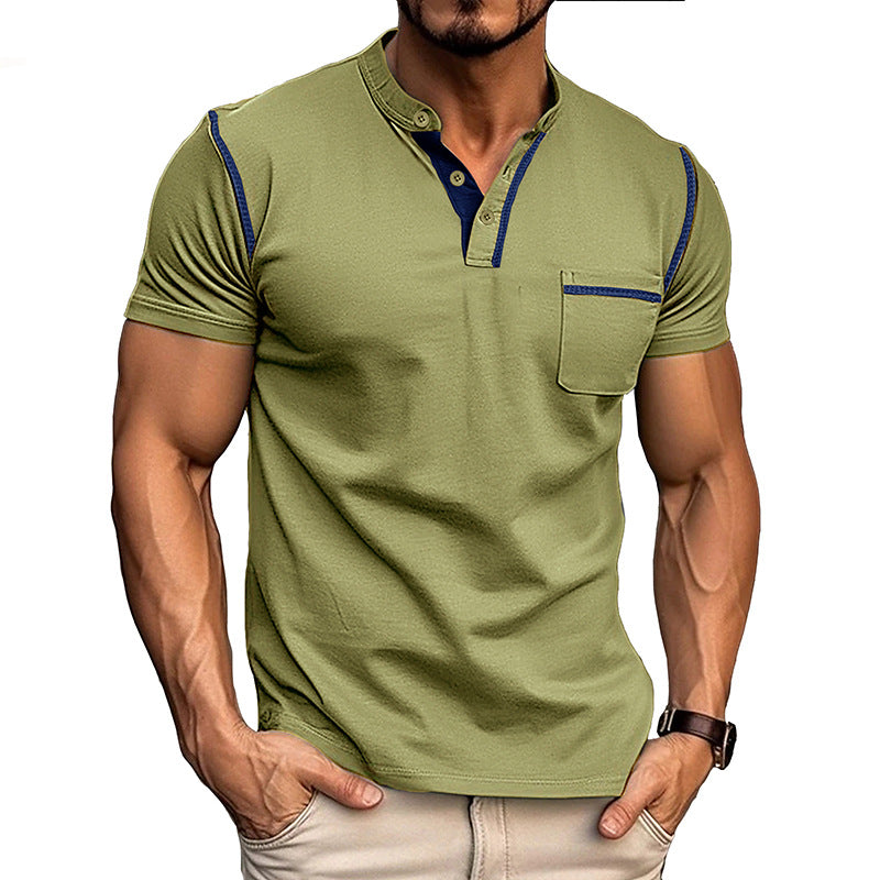 Herrens moderiktiga polo t-shirt med Henley-krage och bröstficka Mirla-Eva Jonsson
