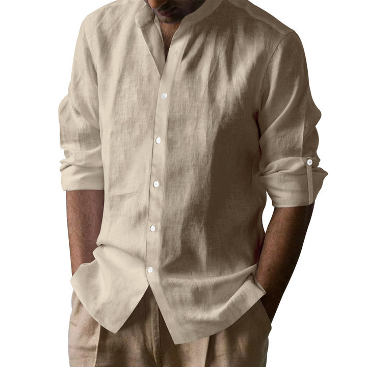 Herrens modetrend linneskjorta med button-down krage och bakåtkammade ärmar Mirla-Eva Jonsson