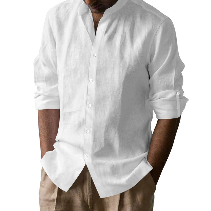 Herrens modetrend linneskjorta med button-down krage och bakåtkammade ärmar Mirla-Eva Jonsson