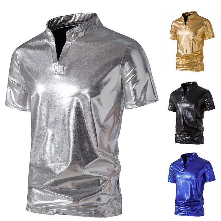 Herrens modiga metallic-T-shirt med hög krage och kreativ skärning Mirla-Eva Jonsson
