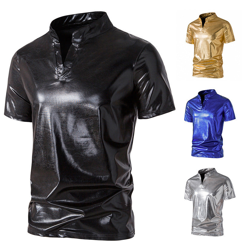 Herrens modiga metallic-T-shirt med hög krage och kreativ skärning Mirla-Eva Jonsson