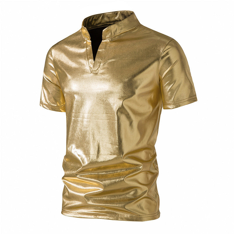 Herrens modiga metallic-T-shirt med hög krage och kreativ skärning Mirla-Eva Jonsson