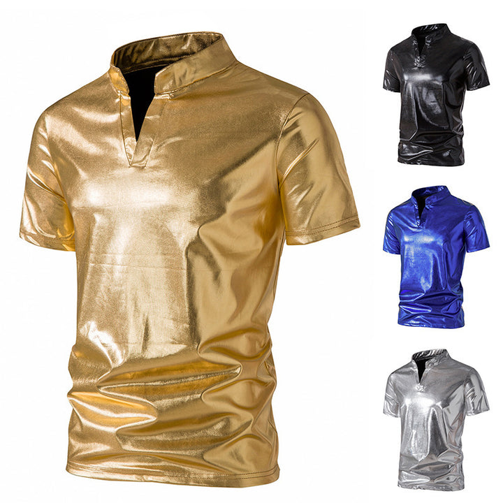 Herrens modiga metallic-T-shirt med hög krage och kreativ skärning Mirla-Eva Jonsson