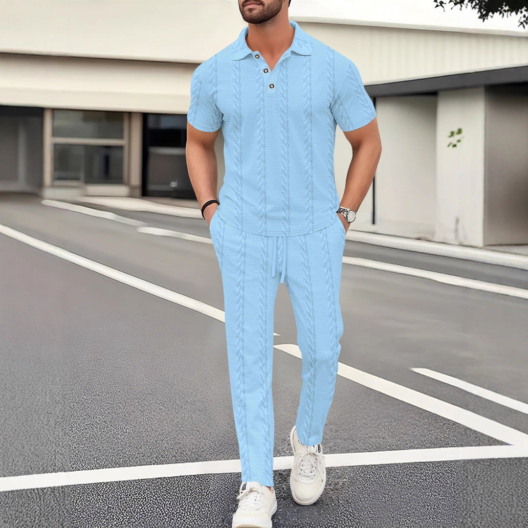 Herrens modiga polo- och joggerset med strukturerad design Mirla-Eva Jonsson