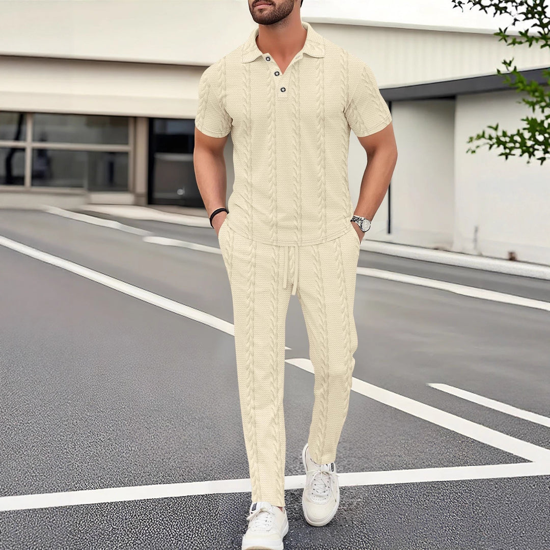 Herrens modiga polo- och joggerset med strukturerad design Mirla-Eva Jonsson