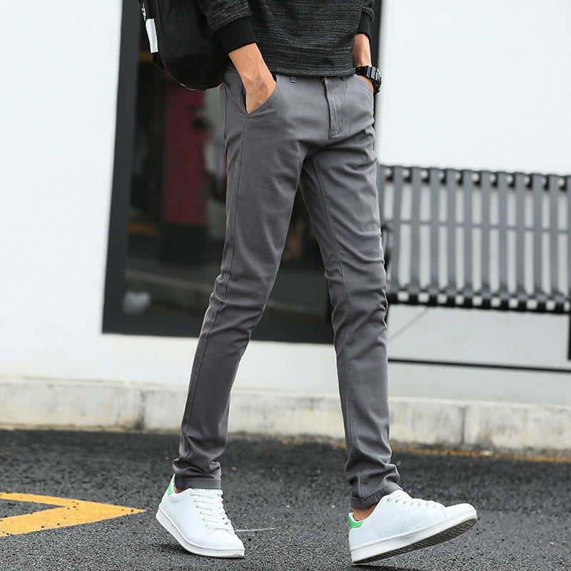 Herrens modiska Chino-byxor med smal passform och praktiska fickor Mirla-Eva Jonsson