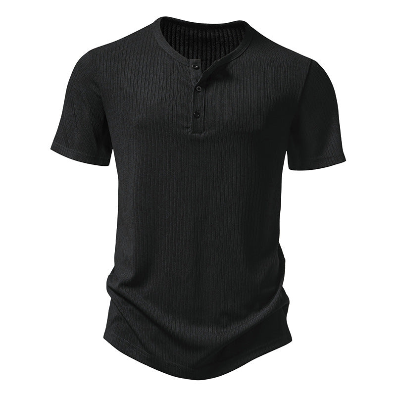 Herrens stiliga kortärmade Henley-tröja med strukturerad design och två knapp-detaljer Mirla-Eva Jonsson