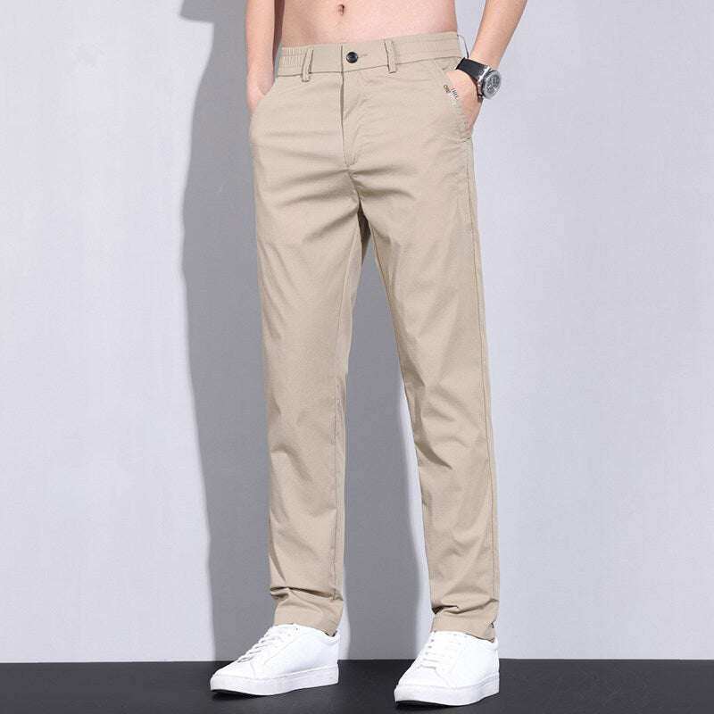 Herrens trendy chinos med elastisk midja och praktiska sidofickor Mirla-Eva Jonsson