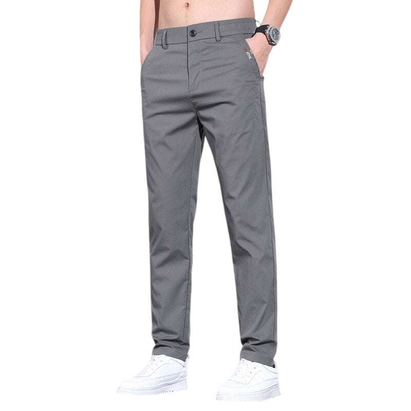 Herrens trendy chinos med elastisk midja och praktiska sidofickor Mirla-Eva Jonsson