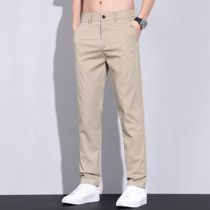 Herrens trendy chinos med elastisk midja och praktiska sidofickor Mirla-Eva Jonsson