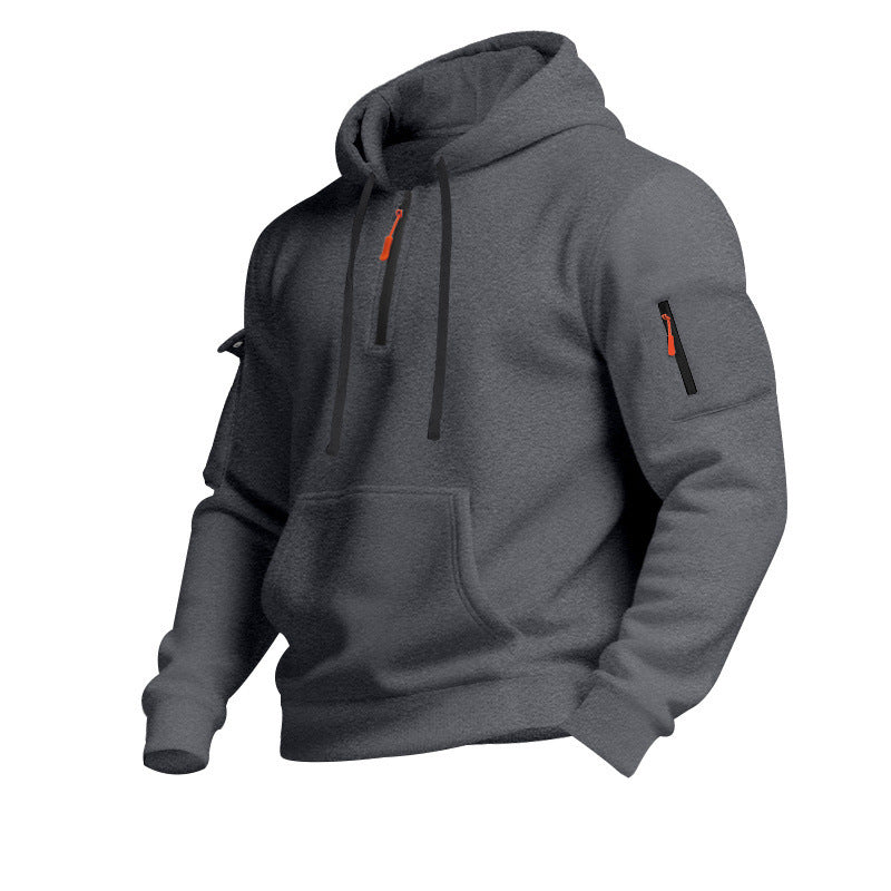 Herrensportigt hoodie med funktionella dragkedjefickor Mirla-Eva Jonsson