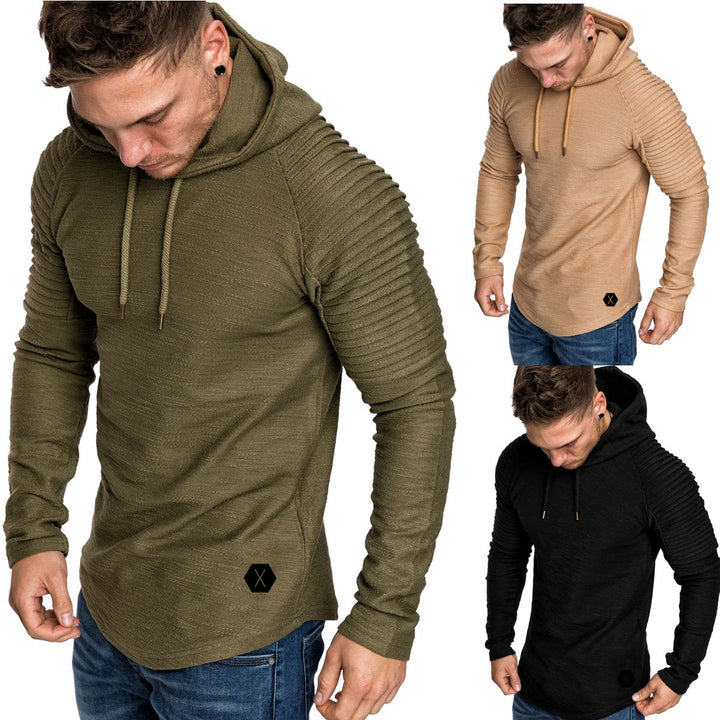 Herrhoodie med strukturerad design och moderna raglanärmar Mirla-Eva Jonsson