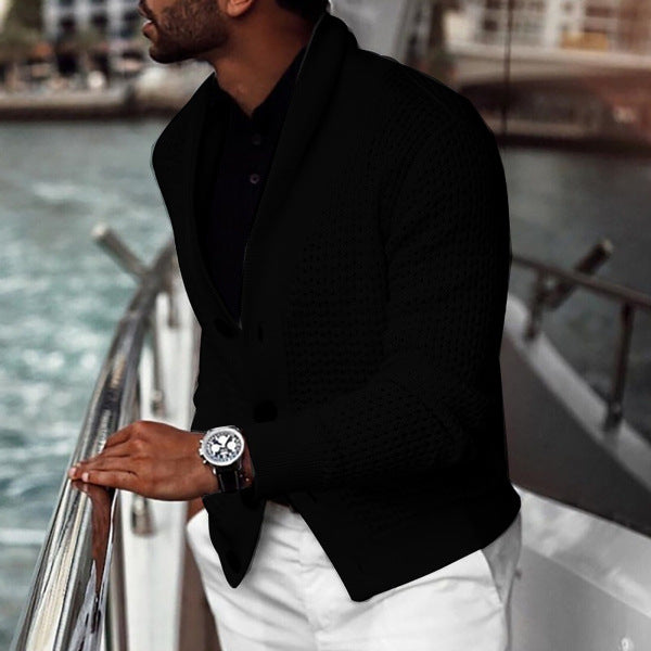 Herrjacka i stickad design med strukturerat mönster och elegant sjalkrage Eva Jonsson-Eva Jonsson